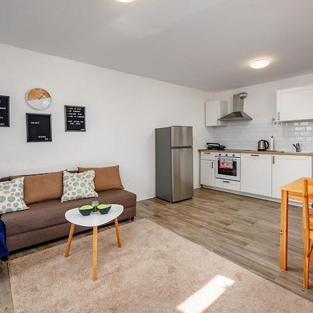 אומאג Center House With Apartments מראה חיצוני תמונה