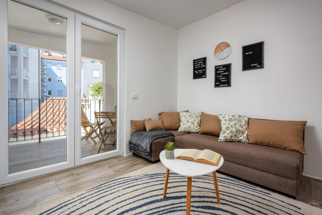 אומאג Center House With Apartments מראה חיצוני תמונה