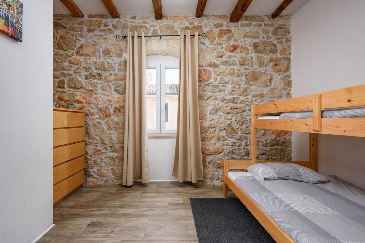 אומאג Center House With Apartments מראה חיצוני תמונה