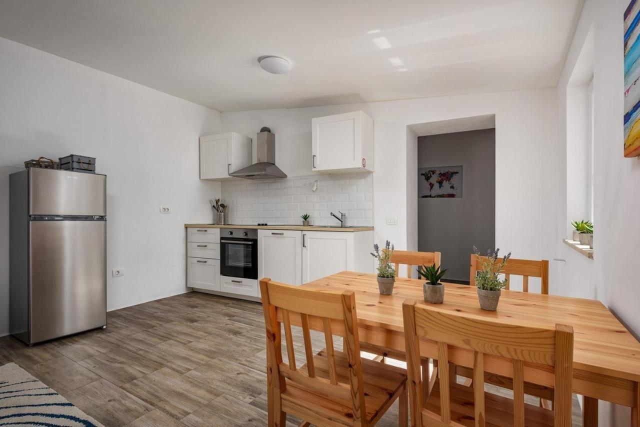 אומאג Center House With Apartments מראה חיצוני תמונה