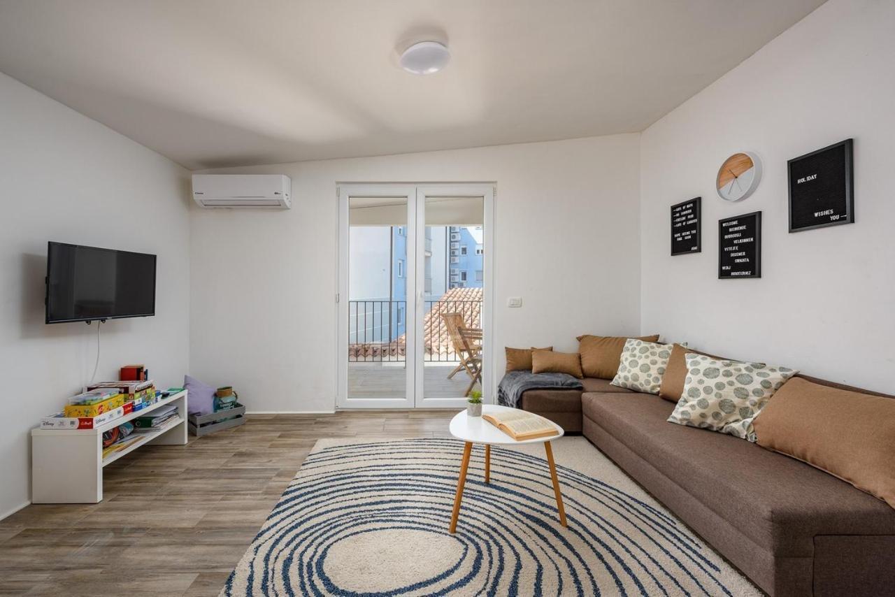 אומאג Center House With Apartments מראה חיצוני תמונה