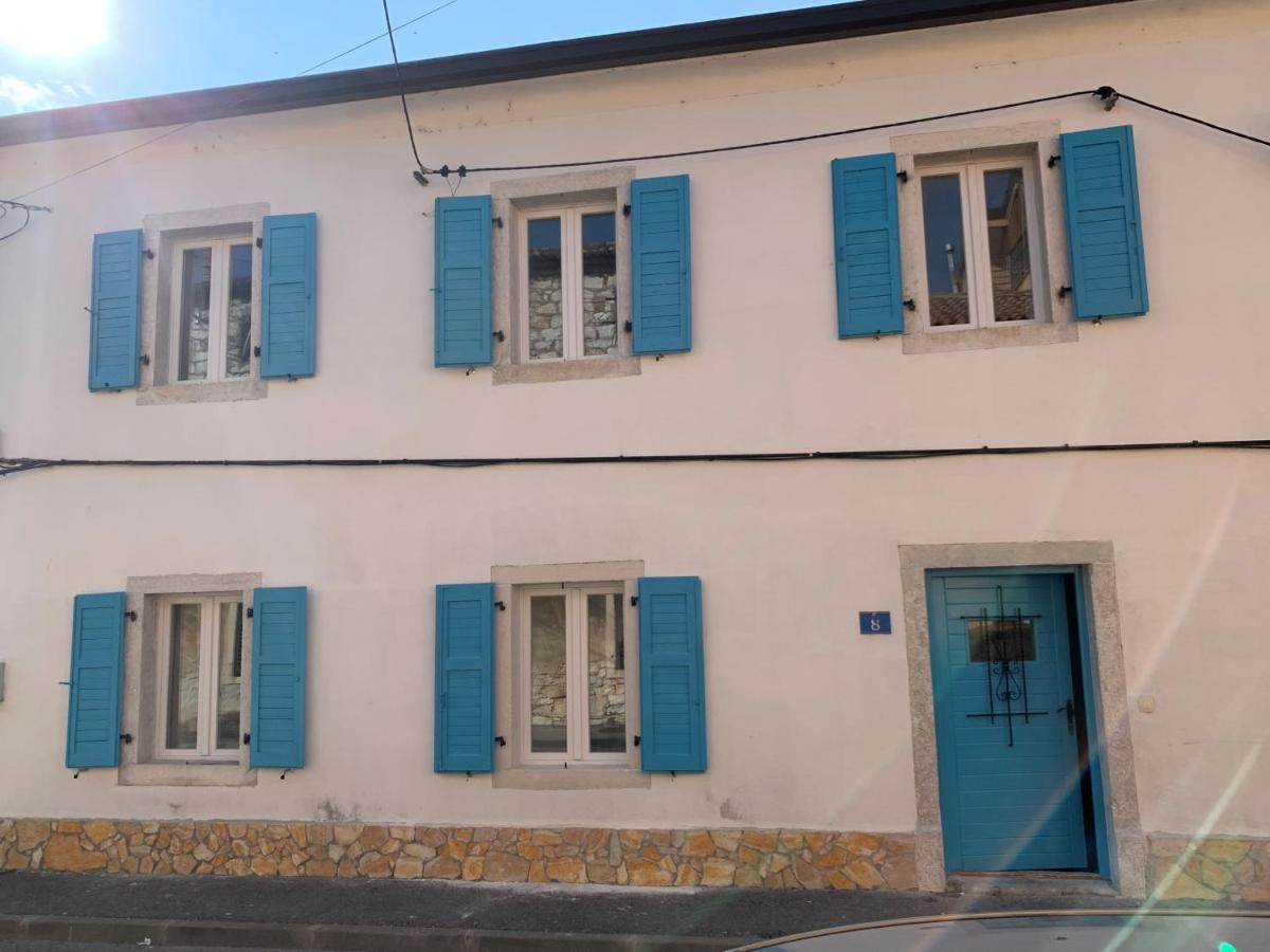 אומאג Center House With Apartments מראה חיצוני תמונה