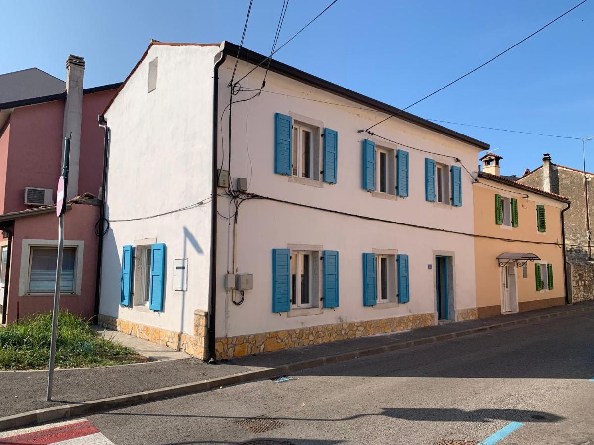 אומאג Center House With Apartments מראה חיצוני תמונה