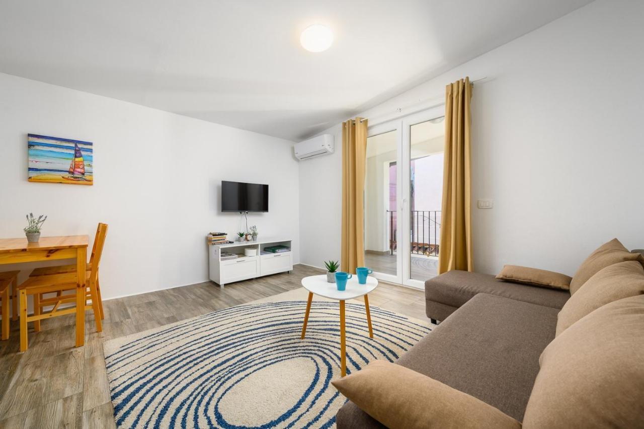 אומאג Center House With Apartments מראה חיצוני תמונה