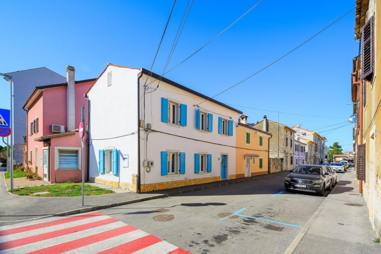 אומאג Center House With Apartments מראה חיצוני תמונה