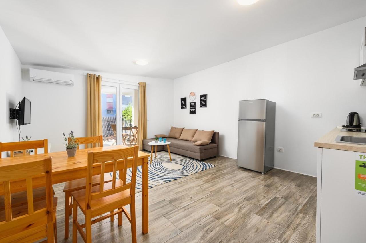 אומאג Center House With Apartments מראה חיצוני תמונה