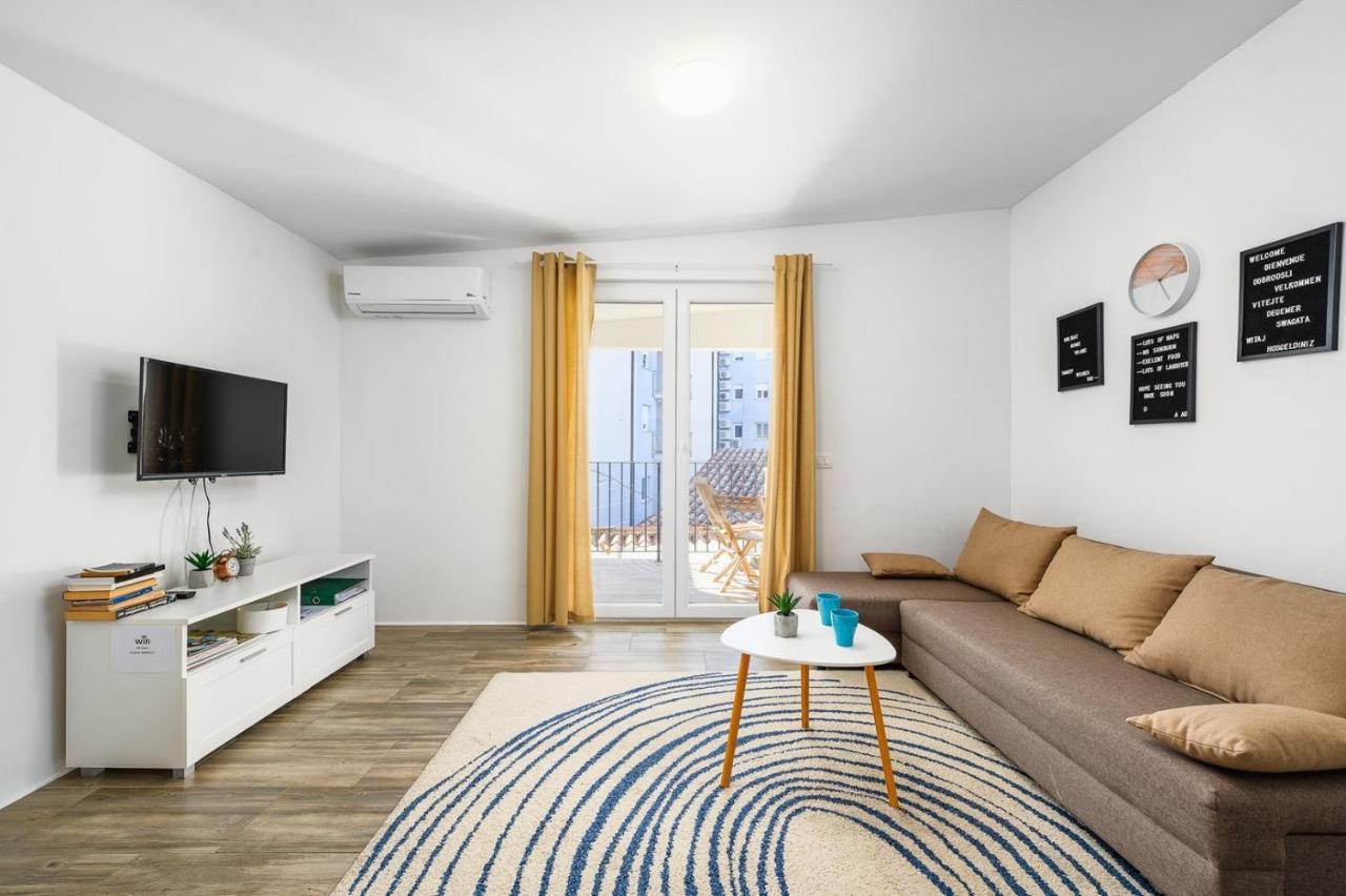 אומאג Center House With Apartments מראה חיצוני תמונה