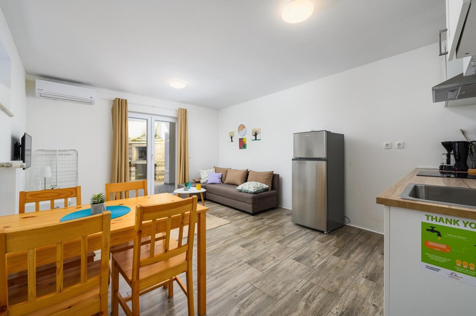 אומאג Center House With Apartments מראה חיצוני תמונה