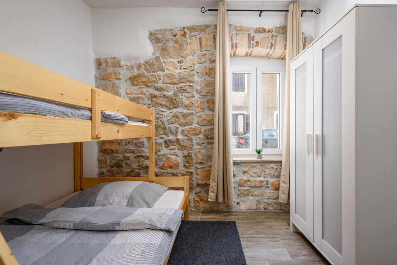 אומאג Center House With Apartments מראה חיצוני תמונה