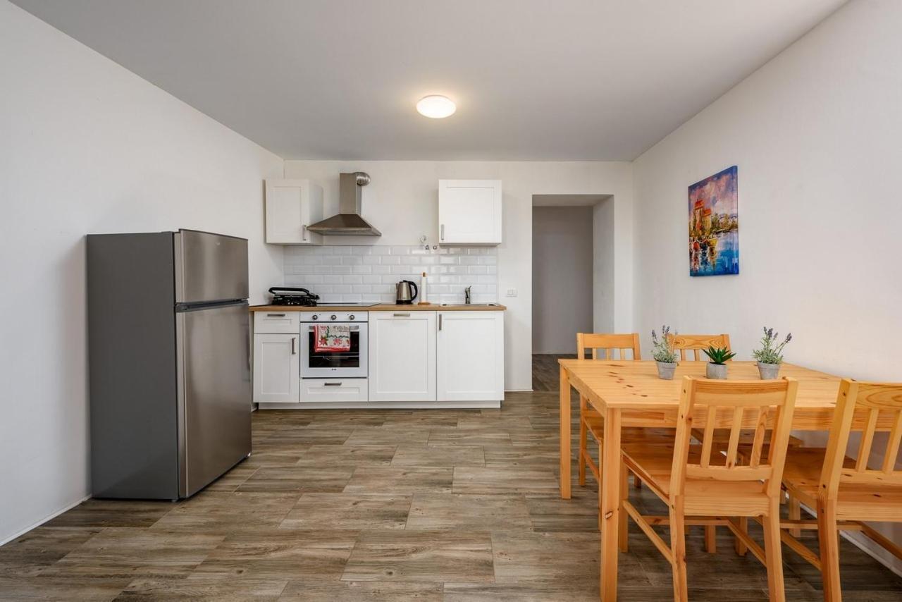 אומאג Center House With Apartments מראה חיצוני תמונה