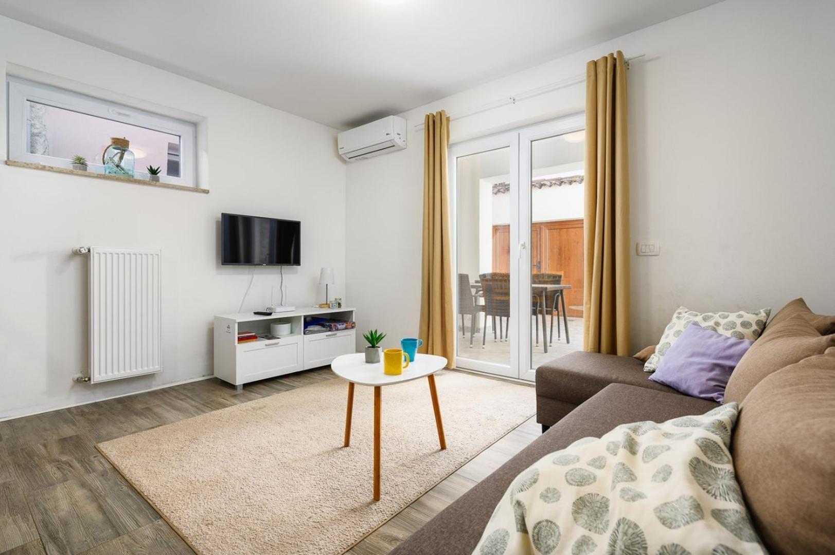 אומאג Center House With Apartments מראה חיצוני תמונה