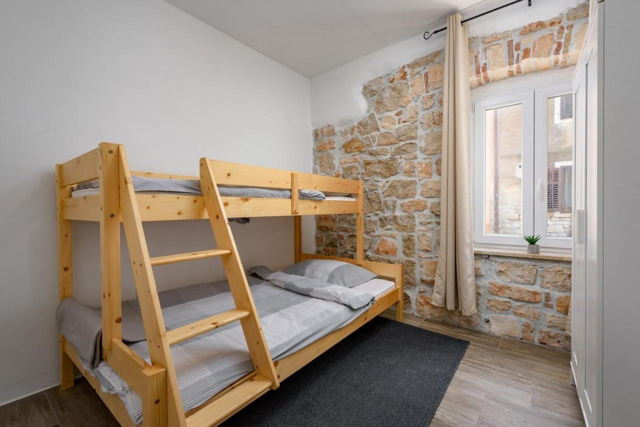 אומאג Center House With Apartments מראה חיצוני תמונה